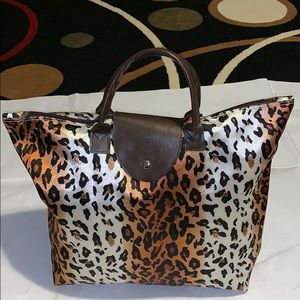 LEOPARD PRINTS TRAVEL BAG NEW WITHOUT TAGS